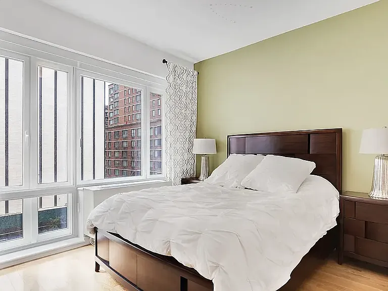 454 W 54th St #8A — Photo 4