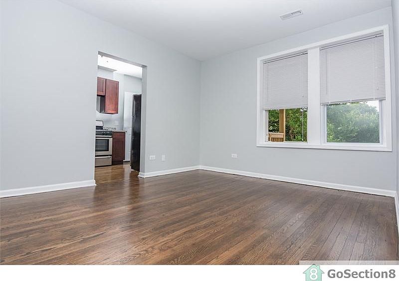 2nd image of 125 E 71st St
