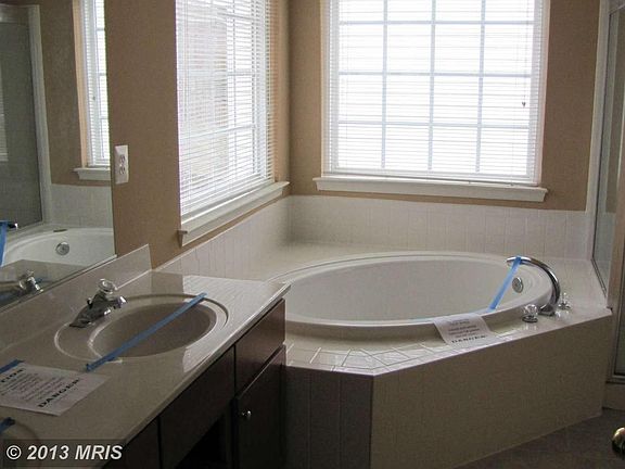 3rd image of 17563 Deweys Run Ln