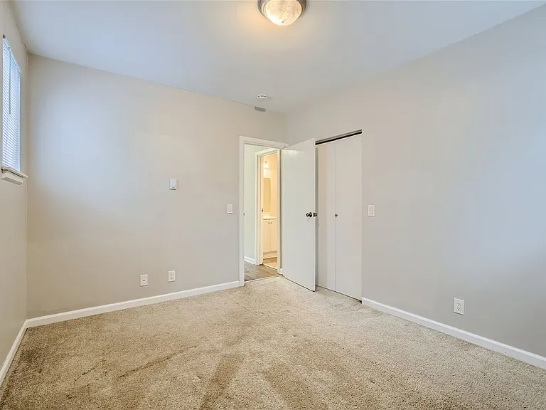 Great location in the vibrant Capitol Hill neighborhood! — Photo 8
