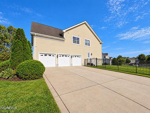 3rd image of 2649 Medina Street