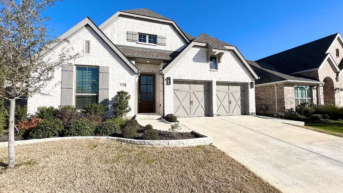 4 bed, 3.0 bath, 2575 sqft, $3,500 — Photo 2