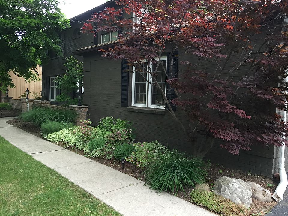 1st image of 611 Oak Knoll Dr