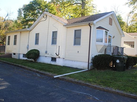 5th image of 17 Woodsedge Ave