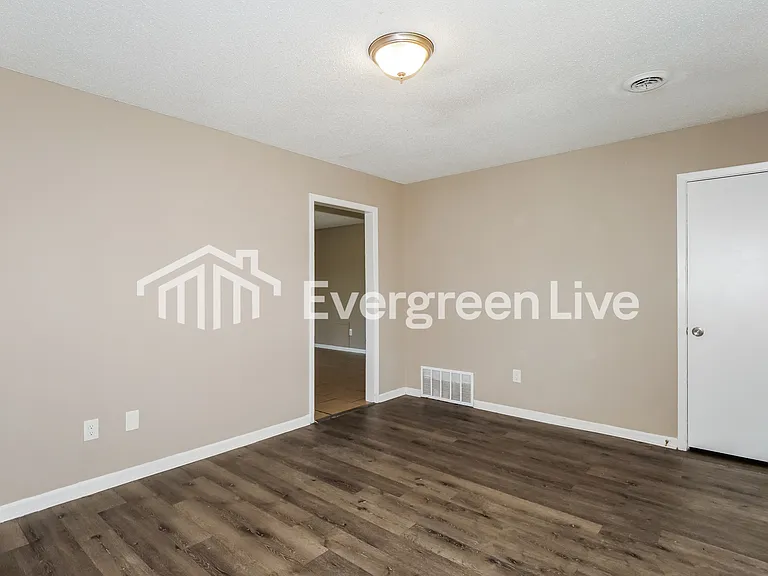 6356 Leamont Dr — Photo 4
