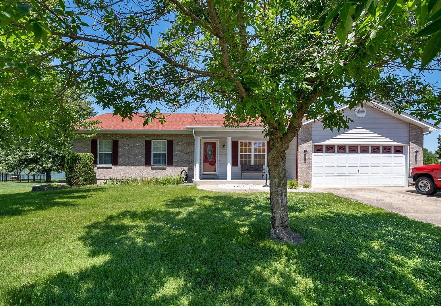 333 Villa Duschene Dr, Warrenton, MO 63383 | Zillow