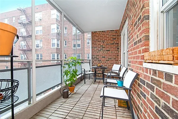 Sold by Qwest Residential Downtown LLC | media 15