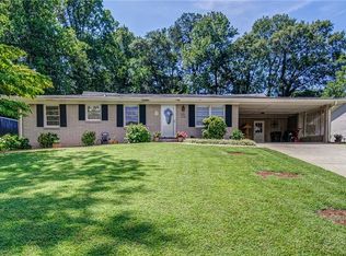 165 Valley Dr, Roswell, GA 30075