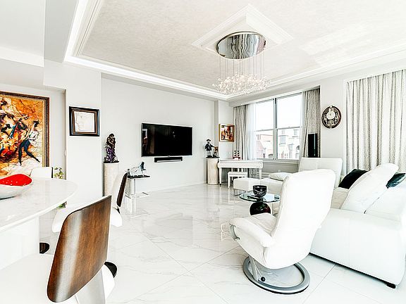5th image of 50 Oceana Dr W Unit Ph2c