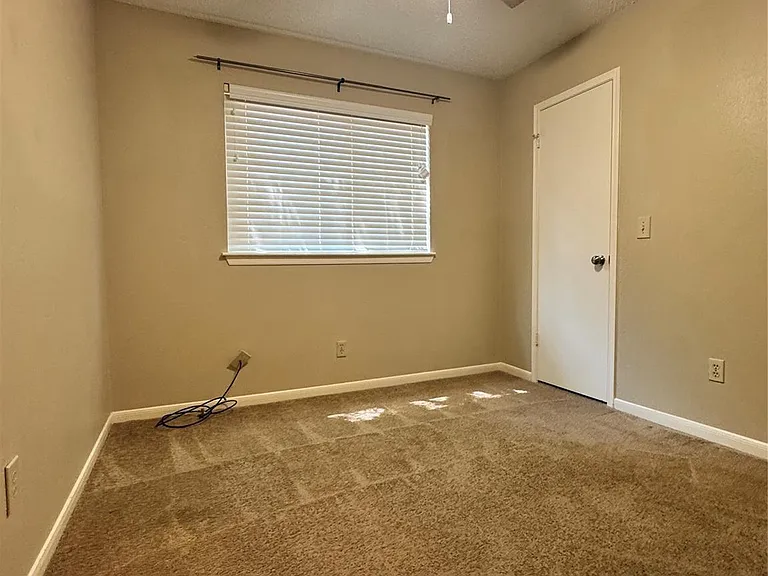 11 Cottage Grove Pl — Photo 29