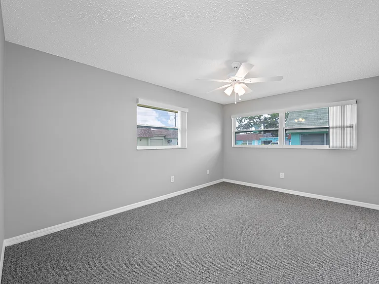 7077 Versailles — Photo 17