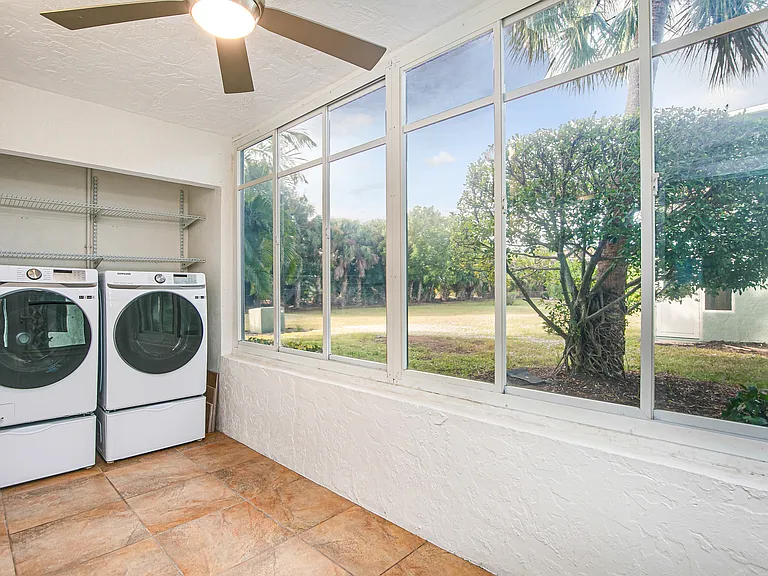 Washer / Dryer in Lanai