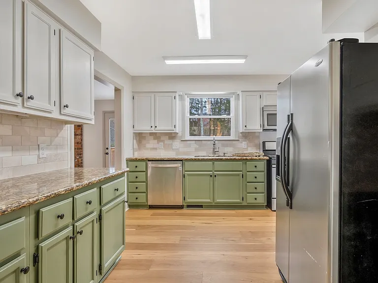 115 Pascal Dr — Photo 22
