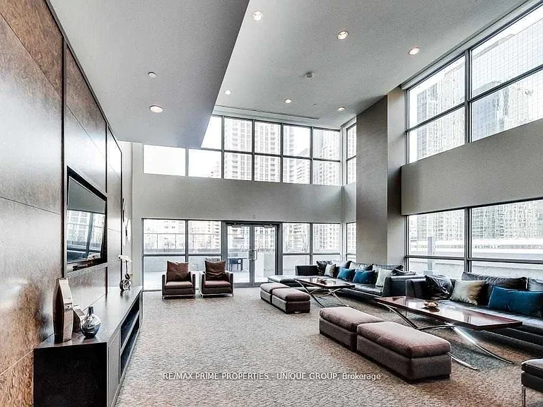 386 Yonge St #4101 — Photo 30
