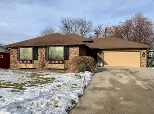 1235 Roberts Rd SW, Hutchinson, MN 55350