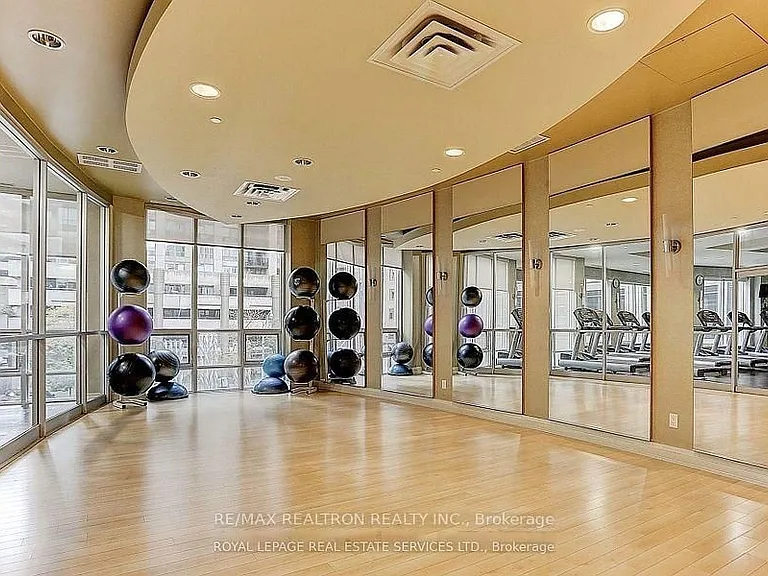 761 Bay St #306 — Photo 15