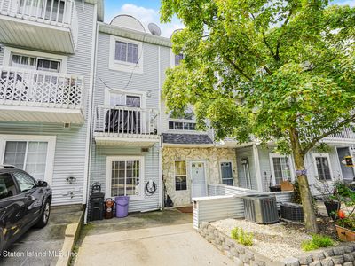 34 Country Dr N, Staten Island, NY, 10314