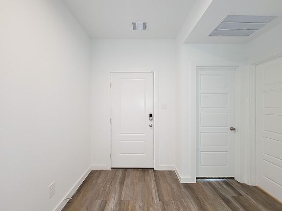 3rd image of 1014 Star Grass Ln