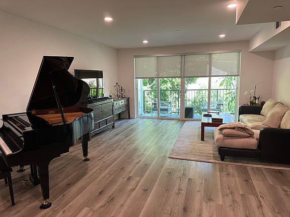 2nd image of 4806 Sylmar Ave #302