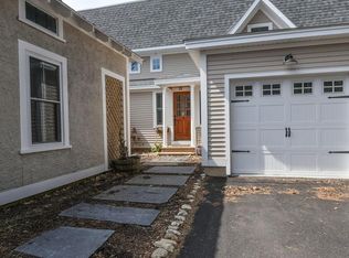 32 N Prospect St #4, Amherst, MA 01002