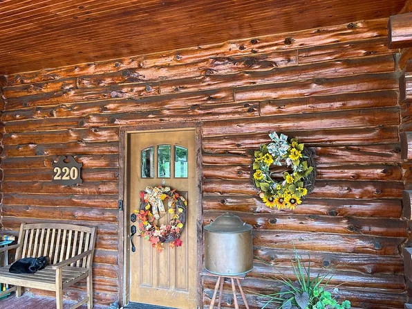 220 N Elm St, Stanberry, MO 64489