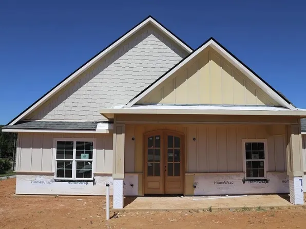 111 W Cuipt Way, Gladewater, TX 75647