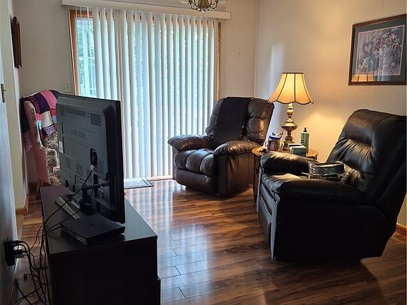 4th image of 34 White Rock Dr