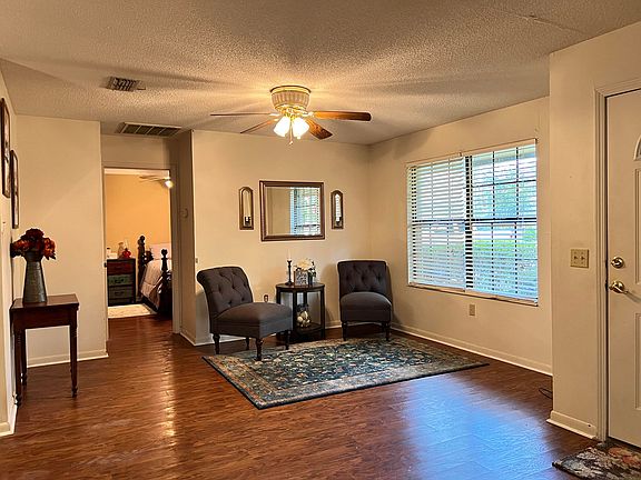 4th image of 958 Pineview Cres