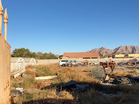 .9 acres zoned for 3 horses