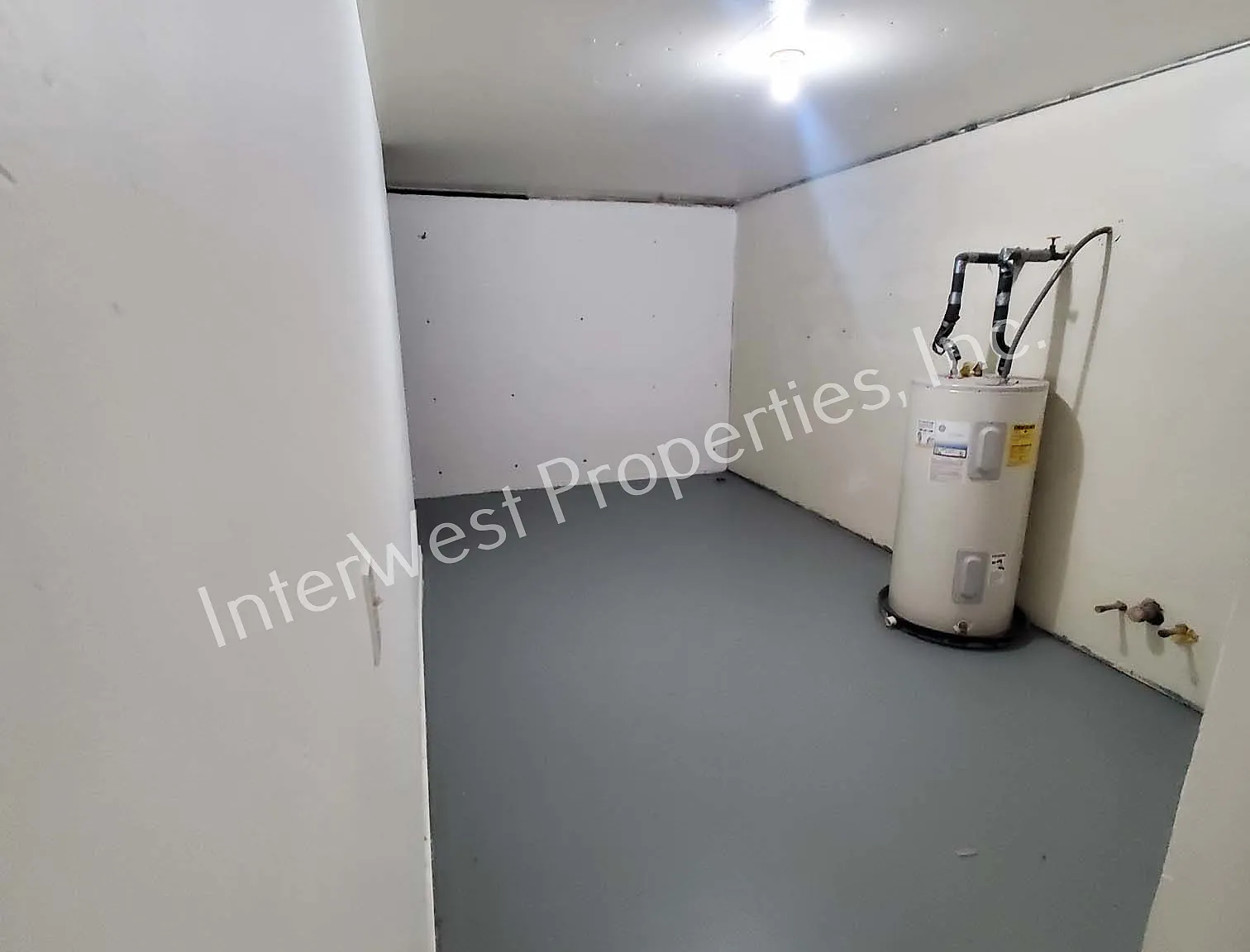 3 bed, 1850 sqft, $2,095 — Photo 3