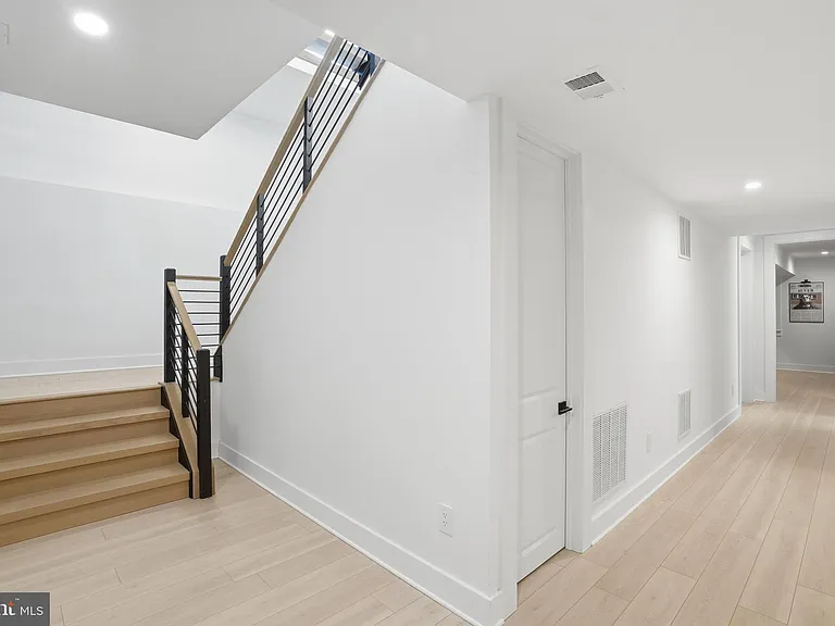 1513 Oakview Dr — Photo 82