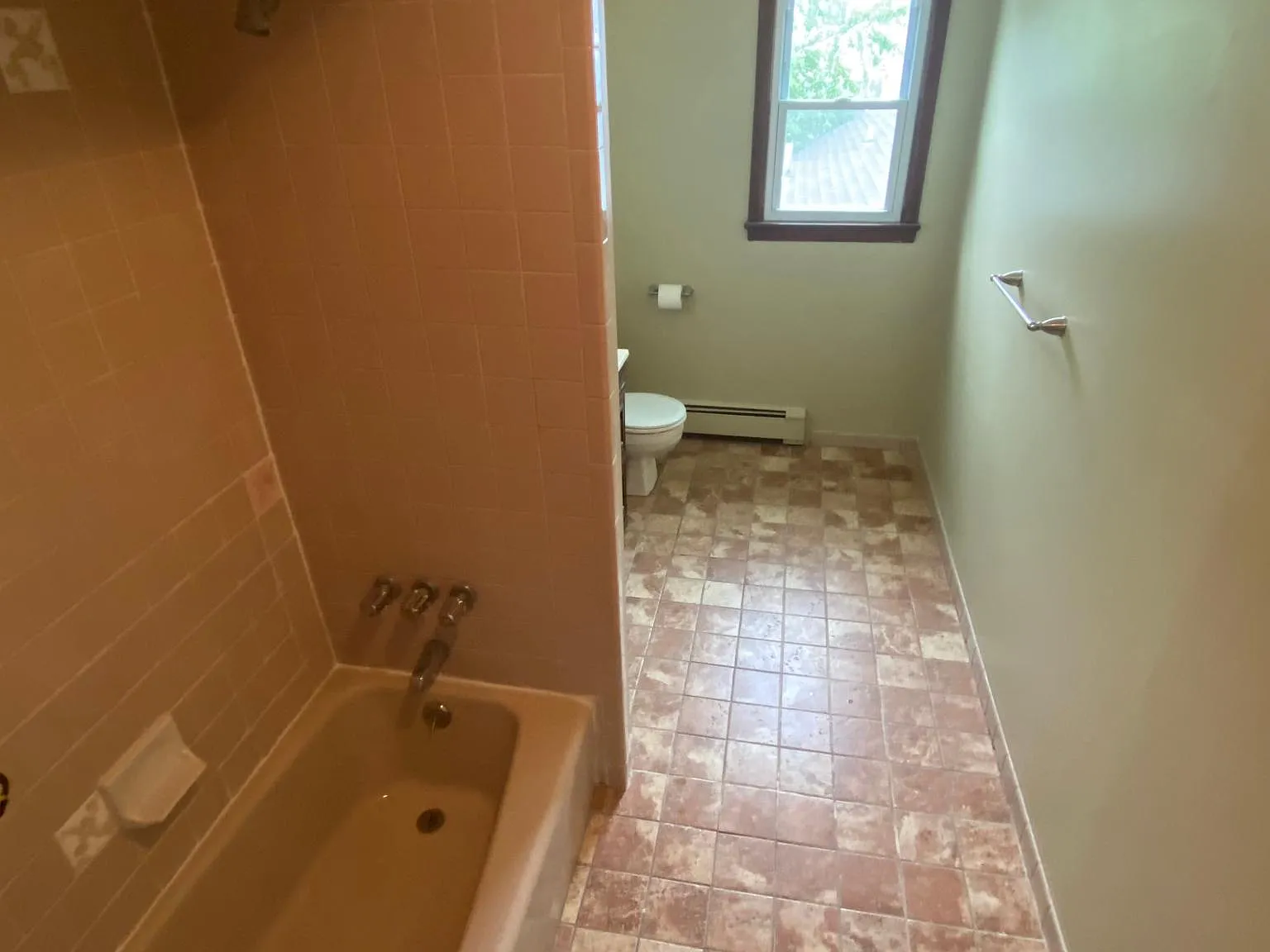 298 Garibaldi Ave — Photo 3