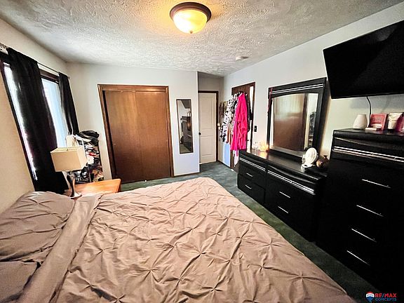 5th image of 828 W Godfrey Dr