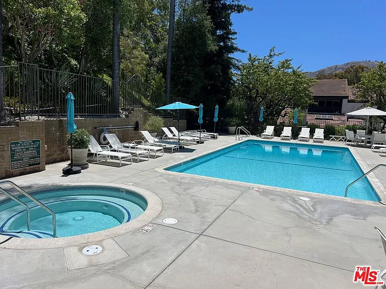 1586 Palisades Dr — Photo 23