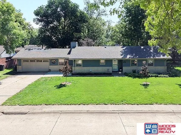 1400 Paddock Ln, Beatrice, NE 68310
