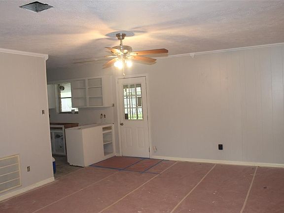 4th image of 725 Arbor Dr