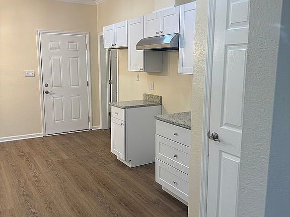 3rd image of 407 Cloverdale Dr