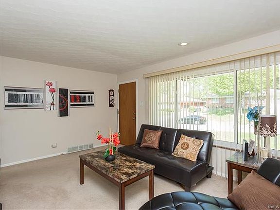 3rd image of 2501 Burbeck Dr