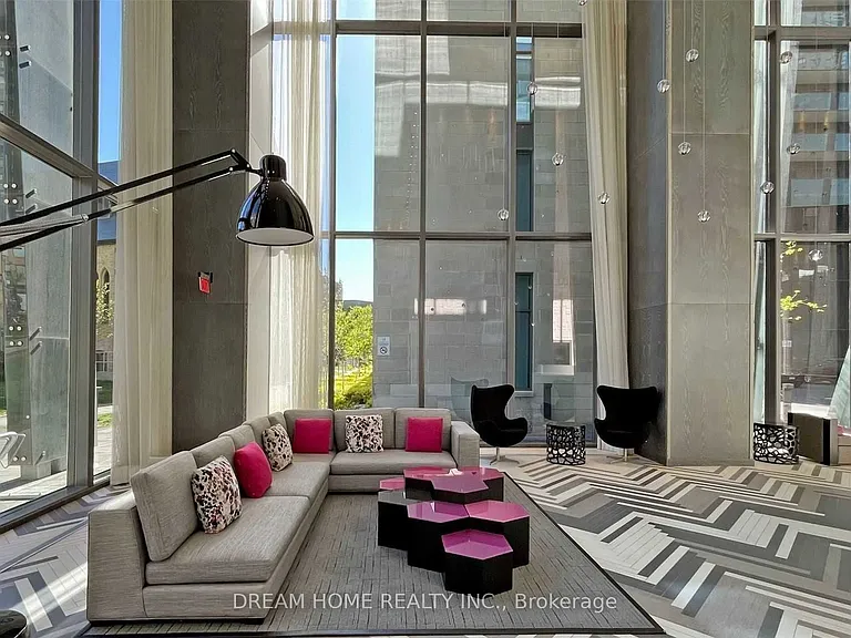 1080 Bay St #1105 — Photo 2