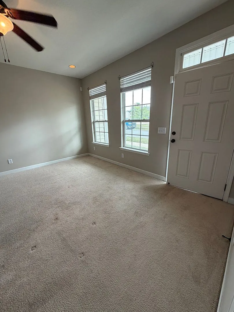 3 bed, 1742 sqft, $2,000 — Photo 2