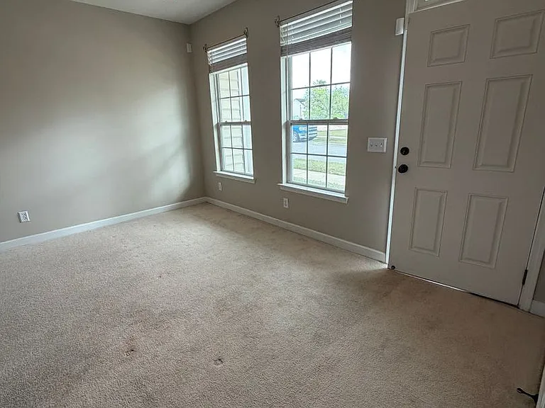 410 Conley Dr — Photo 2