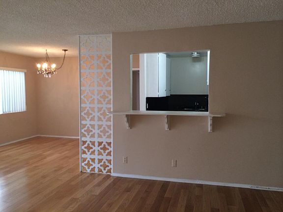 5th image of 729 S Windsor Blvd APT 4