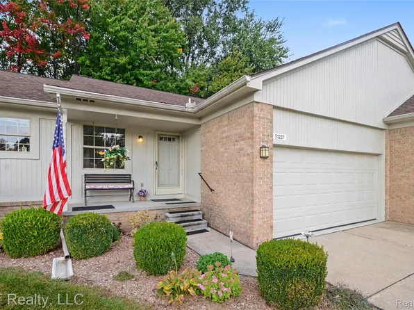 51237 Elly Dr, Chesterfield, MI 48051