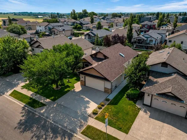 236 N Southgate Blvd S, Lethbridge, AB T1K 5C3