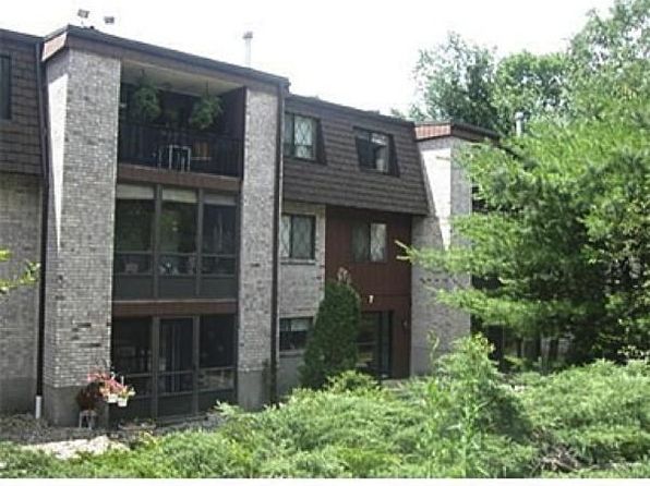 7 Greenbriar Dr