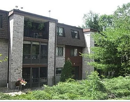 7 Greenbriar Dr Photo 1