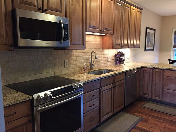 3rd image of 107 Stonecreek Dr