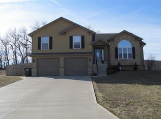 16815 Juniper Dr, Basehor, KS 66007