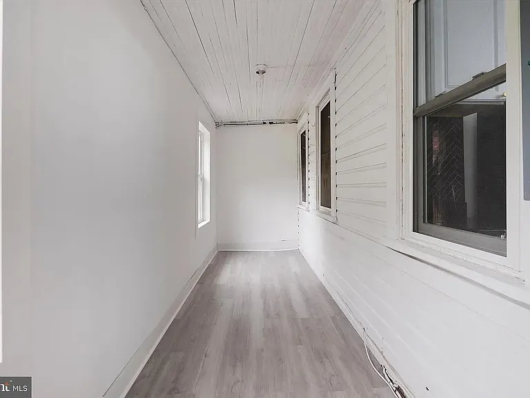 323 Fairview Ave — Photo 13