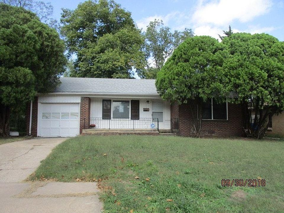 front with covered front porch